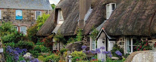 Eine typische, traditionelle Wohnsiedlung in Cornwall 