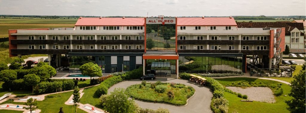 THERMENHOTEL ALL IN RED