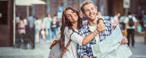 Pärchen bei einem Städtetrip