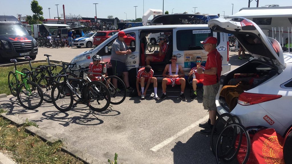 Foto von der Teambesprechung der Oberösterreich Rundfahrt 2019