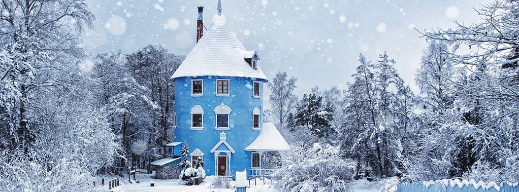 Foto von einem Haus in verschneiter Landschaft in Finnland