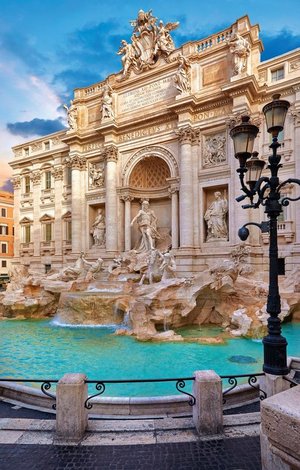 eindrucksvoller Trevi Brunnen in Rom