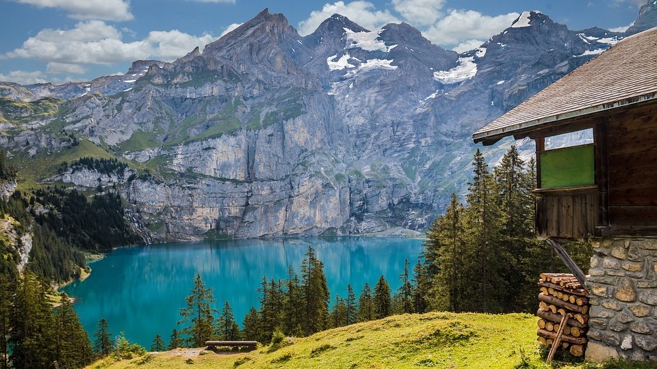 Foto vom Oeschinensee in der Schweiz