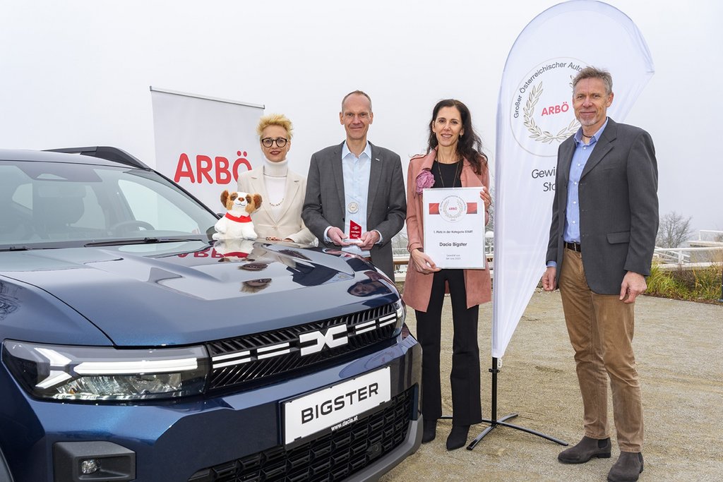 Valeska Mayr-Haaf, Direktorin Kommunikation Dacia; Ralf Benecke, Generaldirektor, Dacia Österreich; Aleksandra Hendling, Direktorin Vertrieb und Marketing, Mario Ehrnhofer, Chefredakteur vom ARBÖ-Klubjournal FREIE FAHRT
