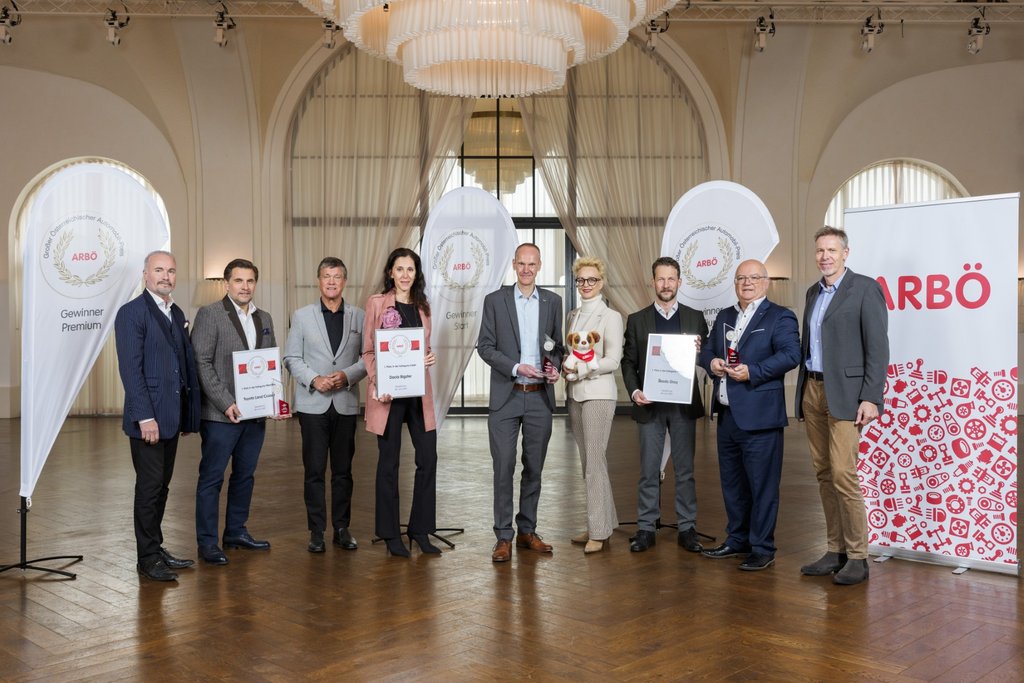 KommR Mag. Gerald Kumnig, ARBÖ-Generalsekretär; Rudi Glass, Head of Public Relations & Communication; Dr. Peter Rezar, Präsident der ARBÖ-Bundesorganisation; Aleksandra Hendling, Direktorin Vertrieb und Marketing, Dacia; Ralf Benecke, Generaldirektor, Dacia Österreich; Valeska Mayr-Haaf, Direktorin Kommunikation Dacia; Gregor Waidacher, Markenkommunikation Skoda; Markus Stifter, Markenleiter Skoda Österreich; Mario Ehrnhofer, Chefredakteur vom ARBÖ-Klubjournal FREIE FAHRT