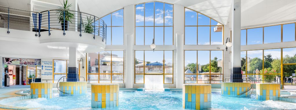 Poollandschaft im Park Inn by Radisson Sárvár Resort & Spa 