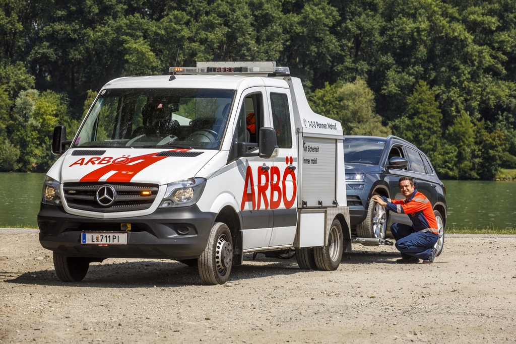 ARBÖ-Techniker mit Unicar