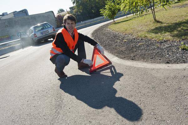 Unfallstelle absichern Bild von Absicherung der Unfallstelle