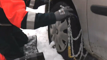 Handhabung Schneekette Bild von Handhabung Schneekette