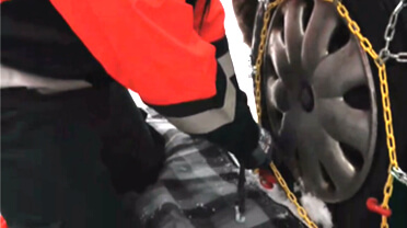 Handhabung Schneekette Bild von Handhabung Schneekette