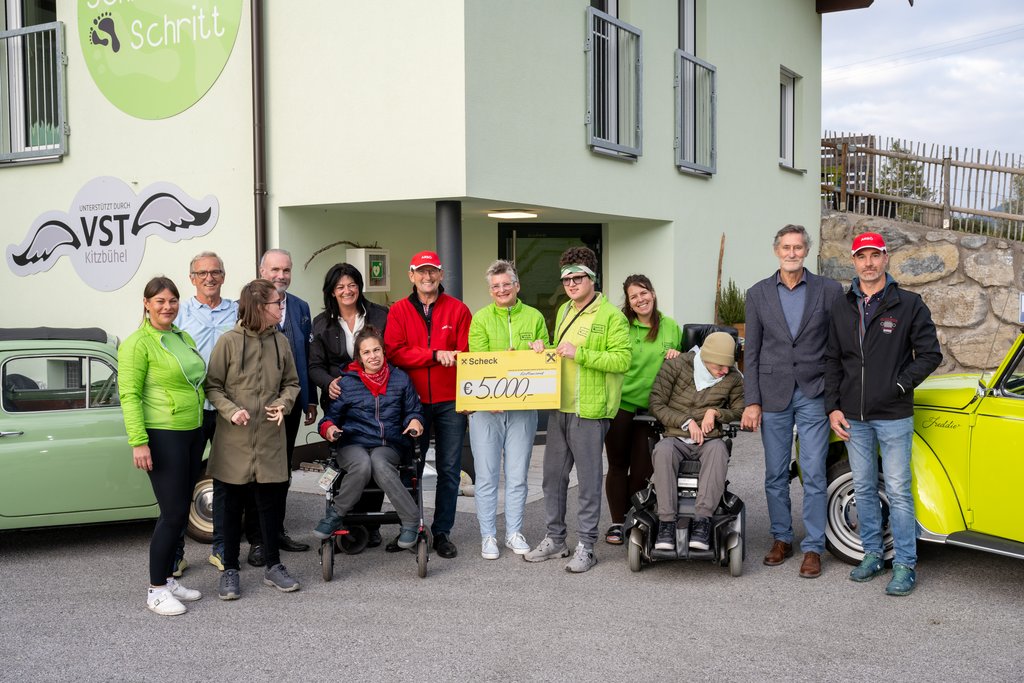 Spendenübergabe (Foto Copyright: Fotografik Renate Möllinger)